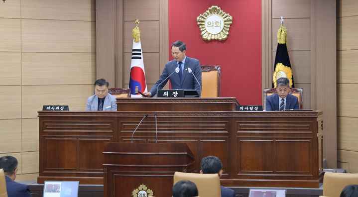 [임실=뉴시스] 20일 열린 임실군의회의 제346회 제1차 정례회 제2차 본회의, 장종민 의장이 회의를 진행하고 있다. *재판매 및 DB 금지