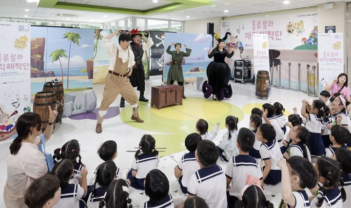 [서울=뉴시스] 지난 19일 전남대병원에서 열린 '2025 종근당 KIDS HOPERA' 모습 (사진=종근당홀딩스 제공) 2025.06.20. photo@newsis.com *재판매 및 DB 금지