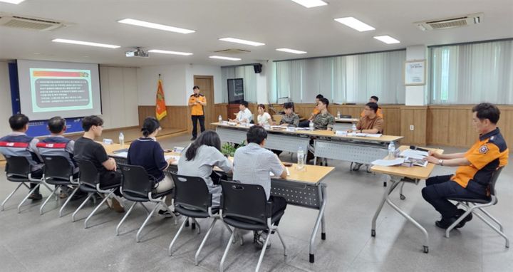 [대구=뉴시스] 대구동부소방서는 올해 상반기 긴급구조지원기관 합동 도상훈련을 실시했다. (사진=대구동부소방서 제공) 2025.06.20. photo@newsis.com *재판매 및 DB 금지