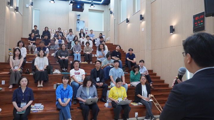 [대전=뉴시스]19~20일 소통협력공간인 커먼즈 필드 대전에서 행정안전부 주관 '2025년 생활권 단위 로컬브랜딩 킥오프 워크숍'이 열렸다. (사진=대전사회혁신센터 제공) 2025. 06. 20 photo@newsis.com *재판매 및 DB 금지