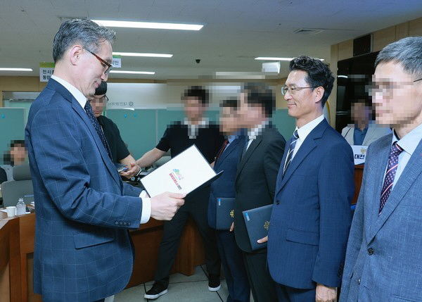 [대전=뉴시스] 왼쪽부터 김태진 교수와 박헌규교수. (사진=건양대 제공) *재판매 및 DB 금지