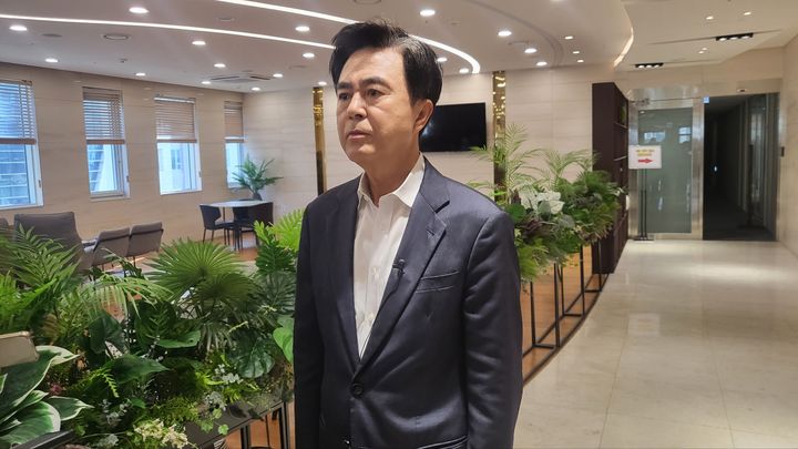 [세종=뉴시스] 송승화 기자 = 19일 세종시 어진동 세종시 베스트웨스턴 호텔에서 김태흠 충남도지사가 이야기를 하고 있다. 2025.06.20. ssong1007@newsis.com *재판매 및 DB 금지