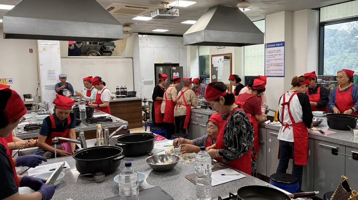 [청양=뉴시스] 청양농업기술센터에서 농촌자원 활용 가공 교육이 진행되고 있다. (사진= 청양군 제공) *재판매 및 DB 금지