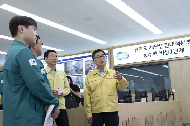 [수원=뉴시스] 재난안전대책본부 찾은 김동연 경기도지사. (사진=경기도 제공) 2025.06.20. photo@newsis.com *재판매 및 DB 금지