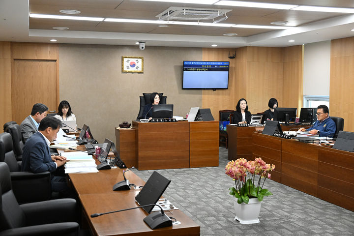 [울산=뉴시스] 울산 울주군의회는 최근 관광과에 대한 행정사무감사에서 서생 해양관광단지 조성사업이 부지 매입 어려움으로 사실상 중단된 것과 관련해 의원들의 관련 질의가 이어졌다고 20일 밝혔다. (사진= 울주군의회 제공) 2025.06.20.photo@newsis.com *재판매 및 DB 금지