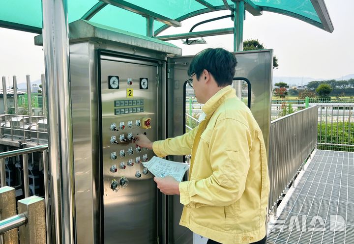 장성군 배수펌프장 모의 가동훈련 모습. (사진=장성군 제공) photo@newsis.com