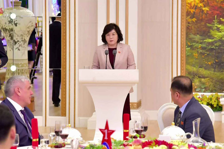 [서울=뉴시스] ﻿﻿중국 외교부가 최선희 북한 외무상이 오는 27일부터 30일까지 자국을 방문한다고 전했다. 사진은 최 외무상이 지난 6월 19일 주북 러시아 대사관에서 열린 행사에서 발언하는 모습. 2025.09.25 *재판매 및 DB 금지