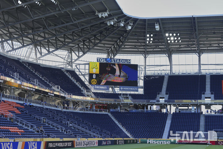 [신시내티=AP/뉴시스] 2025 국제축구연맹(FIFA) 클럽월드컵 조별리그 F조 마멜로디 선다운스(남아프리카공화국)와 도르트문트(독일) 경기의 빈 관중석. 2025.06.21.