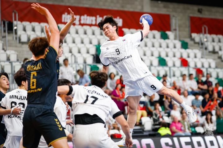 [서울=뉴시스] 한국 남자 21세 이하(U-21) 핸드볼대표팀의 문진혁. (사진=국제핸드볼연맹 홈페이지 캡처) *재판매 및 DB 금지