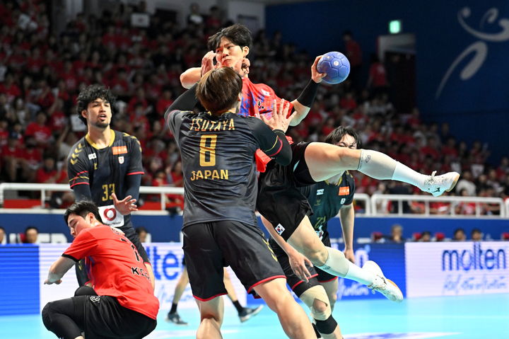 [서울=뉴시스] 2025 핸드볼 국가대표 한일 정기전 남자부 경기 장면. (사진=대한핸드볼협회 제공) *재판매 및 DB 금지