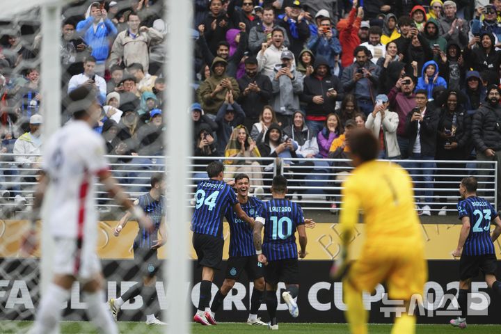 [시애틀=AP/뉴시스] 이탈리아 프로축구 세리에A 인터 밀란의 발렌틴 카르보니. 2025.06.21.