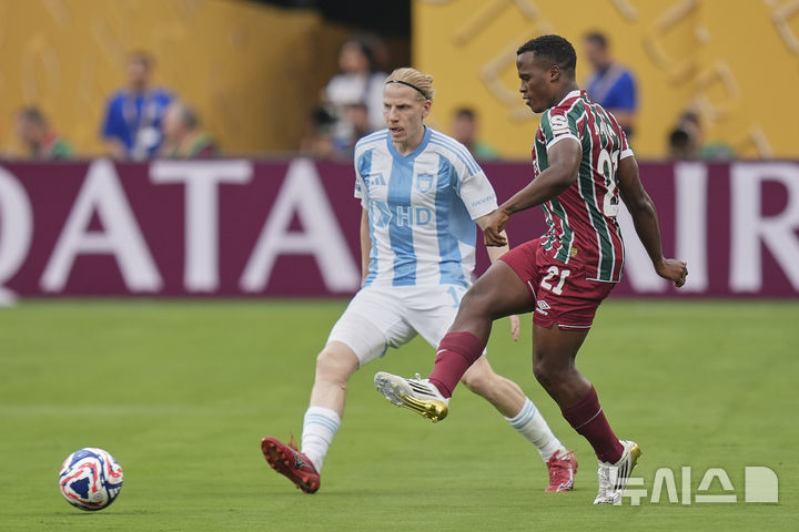 [이스트 러더퍼드=AP/뉴시스] 2025 국제축구연맹(FIFA) 클럽월드컵에 참가한 플루미넨시(브라질)의 존 아리아스(오른쪽). 2025.06.21.