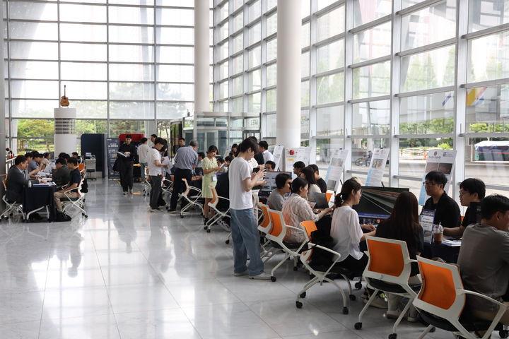 [인천=뉴시스] 최근 인천 연수구 인천스타트업파크에서 인천지방조달청과 공동으로 '인천스타트업파크 × 인천지방조달청 파트너십데이'가 개최되고 있다. (사진=인천경제청 제공) 2025.06.22. photo@newsis.com *재판매 및 DB 금지