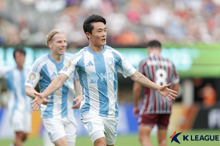 [서울=뉴시스] 프로축구 K리그1 울산 HD의 엄원상. (사진=한국프로축구연맹 제공) *재판매 및 DB 금지