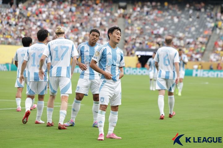 [서울=뉴시스] 프로축구 K리그1 울산 HD의 이진현. (사진=한국프로축구연맹 제공) *재판매 및 DB 금지