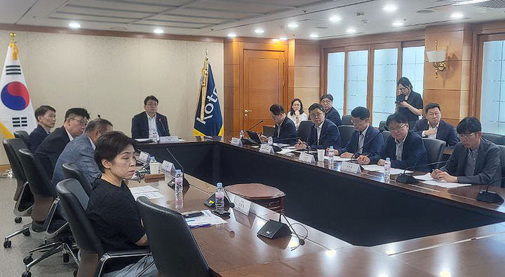 [세종=뉴시스] 산업통상자원부는 22일 최남호 산업부 2차관 주재로 비상대응반을 가동해 미국·이스라엘 현지 무역관과 화상으로 연결하고 에너지·수출·물류·공급망·진출 기업 등에 미치는 영향을 긴급 점검했다. (사진=산업부 제공) 2025.06.22. photo@newsis.com *재판매 및 DB 금지