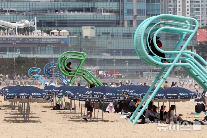 부산, 구름 많고 무더위 이어져…낮 최고기온 31도