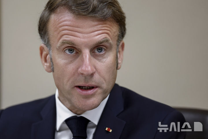 [파리=AP/뉴시스] 에마뉘엘 마크롱 프랑스 대통령. 2025.10.06.
