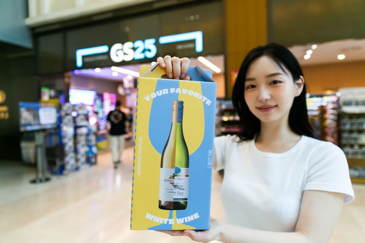 [서울=뉴시스] 아영FBC가 선보인 '캔달잭슨X오이스터베이' 세트. (사진=아영FBC 제공) *재판매 및 DB 금지