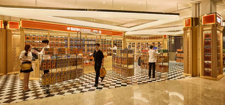 [서울=뉴시스]롯데백화점은 에비뉴엘 잠실점 지하 1층에 커피 브랜드 '바샤커피(Bacha Coffee)'의 국내 3호 매장을 열었다고 23일 밝혔다.(사진=롯데백화점 제공) *재판매 및 DB 금지