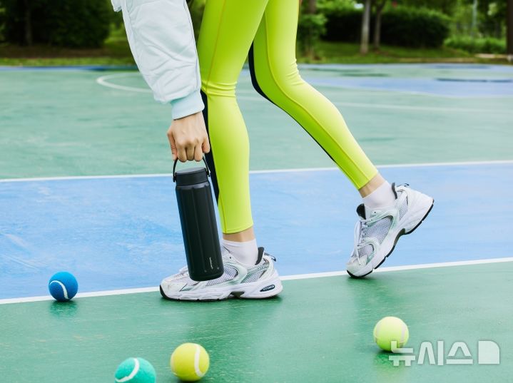 [서울=뉴시스] 락앤락, 슬로 울트라 라이트 텀블러 출시. (사진= 락앤락 제공)