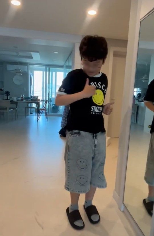 [서울=뉴시스] 강원래 아들 강선 군의 모습. (사진=김송 인스타그램 캡처) 2025.06.23. photo@newsis.com *재판매 및 DB 금지