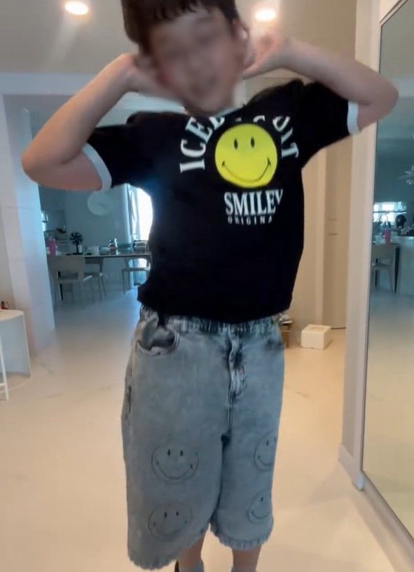 [서울=뉴시스] 강원래 아들 강선 군의 모습. (사진=김송 인스타그램 캡처) 2025.06.23. photo@newsis.com *재판매 및 DB 금지