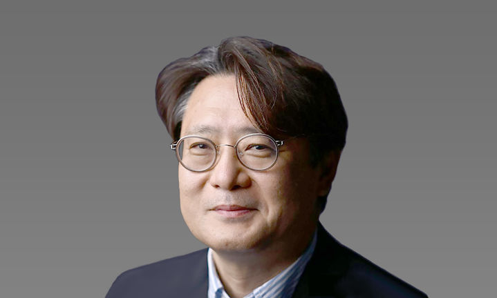 서강대 신관우 교수팀과 중앙대 민준홍 교수팀이 공동 연구를 통해 인공 코로나바이러스 합성에 성공했다. 사진은 서강대 신관우 교수. (사진=서강대 제공)&nbsp; *재판매 및 DB 금지