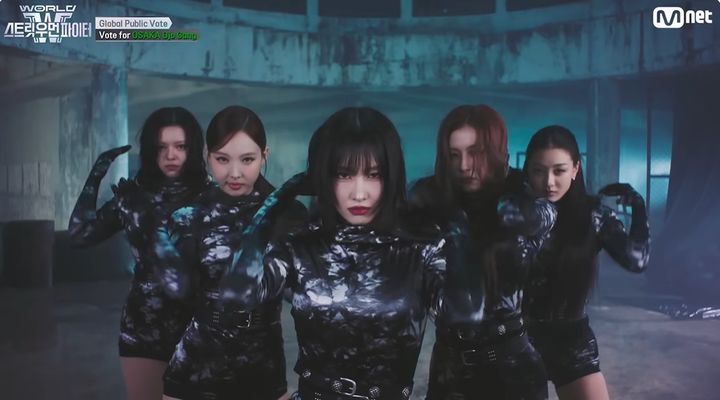 [서울=뉴시스] 엠넷 댄스 경연 프로그램 '월드 오브 스트릿 우먼 파이터'(이하 '스우파3') 메가 크루 미션에 참여한 그룹 트와이스 정연, 나연. 모모. 사나, 지효. (사진=유튜브 '더춤' 화면 캡처) 025.06.23 photo@newsis.com *재판매 및 DB 금지