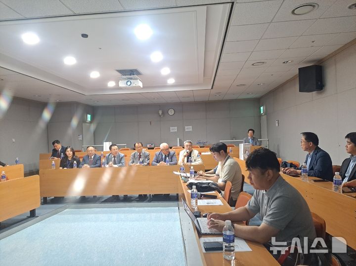 [서울=뉴시스]체내 온도를 상승시켜 암을 치료하는 고주파 온열치료가 기존 방사선 치료에 비해 암 덩어리 괴사에 보다 효과적일 수 있다는 가능성을 제시한 국내 첫 연구 결과가 나왔다. (사진= 백영미 기자) 2025.06.22. photo@newsis.com. 