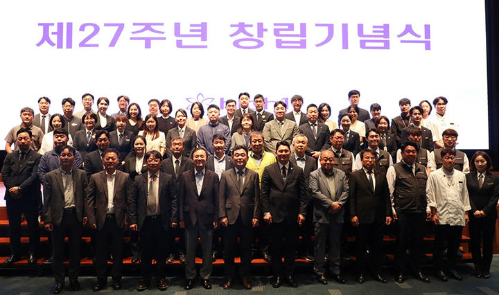 강원랜드는 23일 하이원 그랜드호텔 컨벤션홀에서 임직원들이 참석한 가운데 창립 27주년 기념식을 열고 있다.(사진=강원랜드 제공) *재판매 및 DB 금지