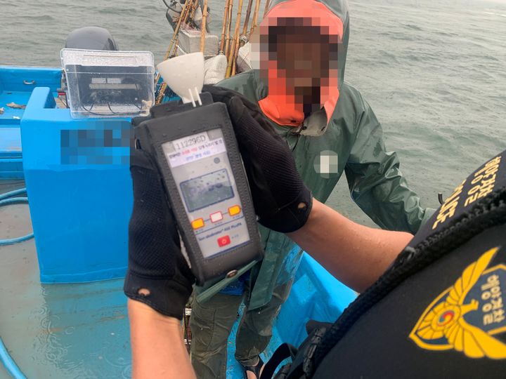 [보령=뉴시스] 보령해양경찰서는 오는 28일부터 8월까지 여름철 성수기를 맞아 음주 운항 해양 사고 예방을 위해 '해상 음주 운항 특별단속'을 실시한다.(사진=보령해양경찰서 제공) 2025.06.23. photo@newsis.com *재판매 및 DB 금지