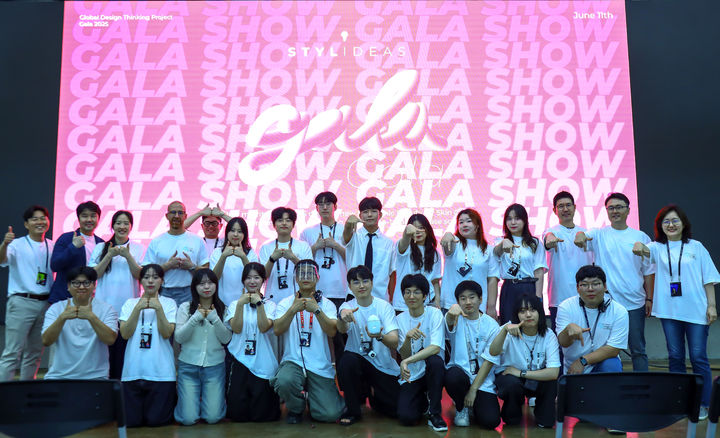 [대전=뉴시스] 한남대 디자인팩토리 우승팀 학생들과 스태프. (사진=한남대 제공) *재판매 및 DB 금지