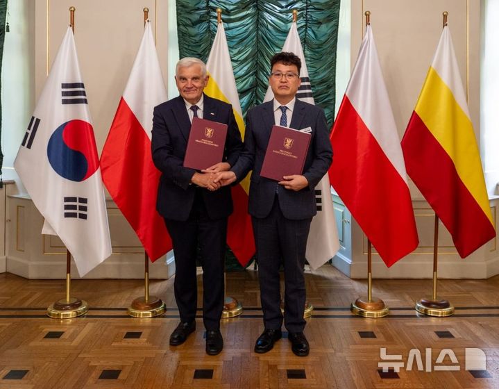 [파주=뉴시스] 경기 파주시와 폴란드 비아위스토크시(Białystok)와 우호도시 체결.(사진=파주시 제공)photo@newsis.com