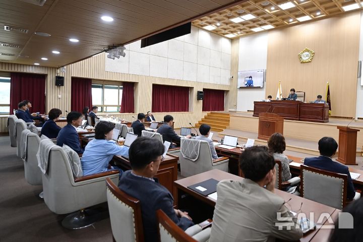 [연천=뉴시스] 제294회 제1차 정례회 본회의. (사진=연천군의회 제공) 2025.06.23 photo@newsis.com
