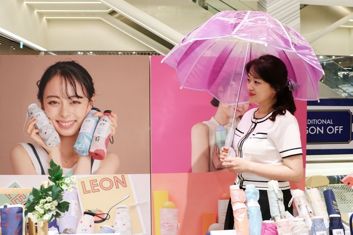 [대구=뉴시스] 대구 신세계백화점은 일본 패션 우양산&레인코트 'Wpc' 팝업 행사을 진행한다. (사진 = 대구 신세계백화점 제공) 2025.06.23. photo@newsis.com *재판매 및 DB 금지