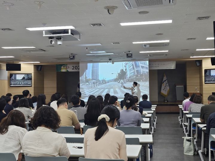 [대구=뉴시스] 대구시 수성구는 직원들을 대상으로 음주운전 예방교육을 실시했다. (사진 = 대구시 수성구 제공) 2025.06.23. photo@newsis.com *재판매 및 DB 금지
