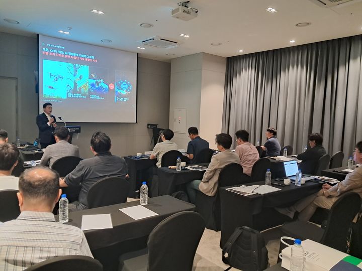 [안동=뉴시스] 23일 안동 스탠포드 호텔에서 '산불 확산 대응 실행력 제고를 위한 워크숍'이 열리고 있다. (사진=경북도 제공) 2025.06.23. photo@newsis.com *재판매 및 DB 금지