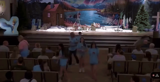 [뉴시스] 미국 미시간주의 한 교회에 총기를 든 괴한이 난입해 무차별 총격을 가하는 사건이 발생했는데, 집사가 트럭으로 총격범을 들이받는 등 신속한 대응으로 대규모 인명 피해를 막은 사연이 전해졌다. (영상=인디펜던트) *재판매 및 DB 금지 *재판매 및 DB 금지