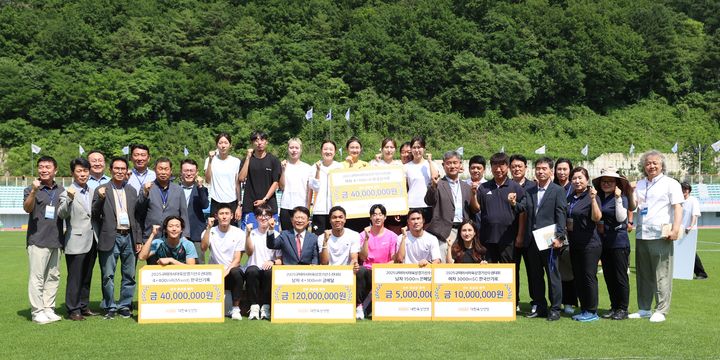 [서울=뉴시스] 대한육상연맹 구미 아시아선수권대회 포상금 수여식. (사진 = 대한육상연맹 제공) *재판매 및 DB 금지