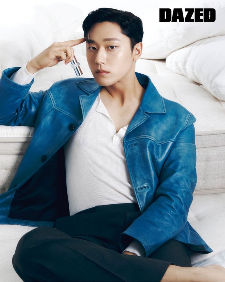 [서울=뉴시스] 패션 매거진 '데이즈드(DAZED)'는 이도현과 함께한 7월호 커버 및 화보를 공개했다. (사진=데이즈드 제공) 2025.06.23. photo@newsis.com *재판매 및 DB 금지