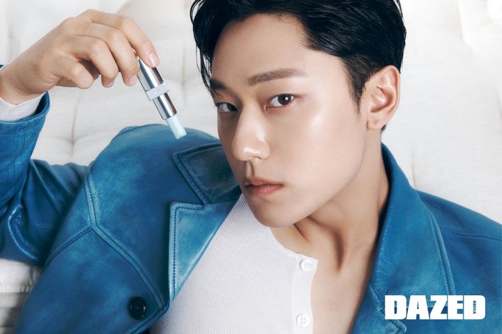 [서울=뉴시스] 패션 매거진 '데이즈드(DAZED)'는 이도현과 함께한 7월호 커버 및 화보를 공개했다. (사진=데이즈드 제공) 2025.06.23. photo@newsis.com *재판매 및 DB 금지