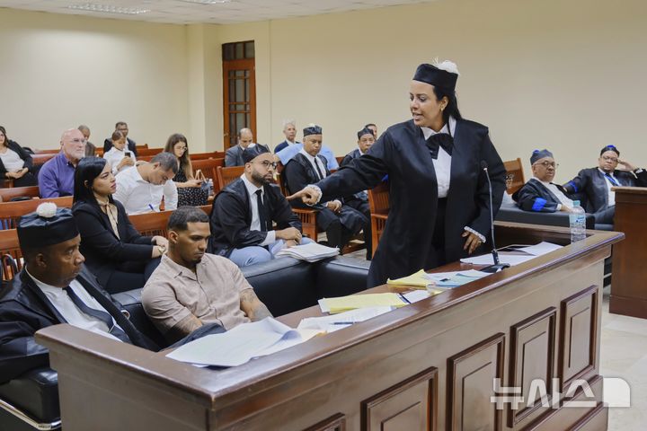 [푸에르토 플라타=AP/뉴시스] 미성년자 성 착취 및 학대 혐의로 기소된 메이저리그 탬파베이 레이스의 유망주 완더 프랑코에게 23일(현지 시간) 징역 5년이 구형됐다. 2025.06.23.