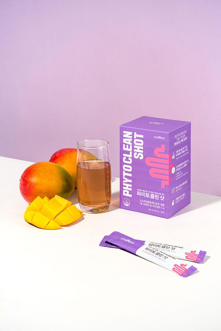 [서울=뉴시스] 유니베라가 식물 유래 원료 중심의 마시는 장 케어 제품 '파이토클린 샷'을 출시한다고 24일 밝혔다. (사진=유니베라 제공) *재판매 및 DB 금지