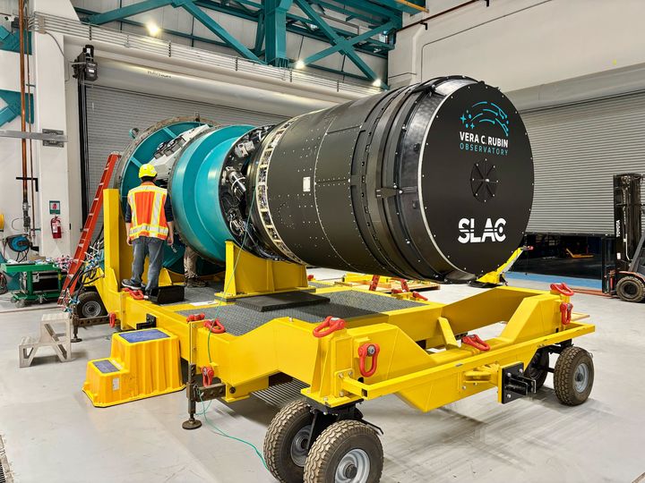 세계에서 가장 큰 디지털 카메라로 기네스 세계기록에 오른 세계 최대 남반구 전천 탐사 관측 사업인 LSST(차세대 시공간 탐사 관측) 카메라의 모습. (사진=천문연 제공) *재판매 및 DB 금지