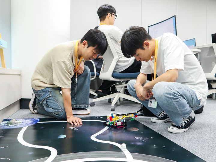 [서울=뉴시스]삼성은 24일 오후 서울 강남구 SSAFY 서울캠퍼스에서 12기 수료식을 개최했다. 사진은 SSAFY 12기 수료생들. (사진 = 삼성) photo@newsis.com&nbsp; *재판매 및 DB 금지