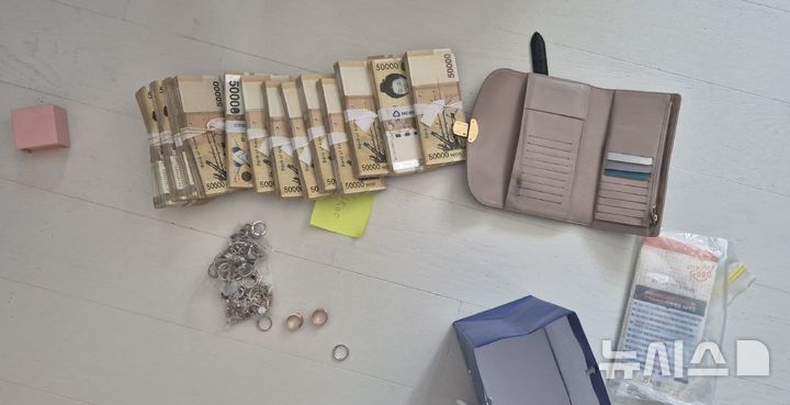 [용인=뉴시스]용인시 체납기동팀이 가택수색을 통해 압수한 물품(사진=용인시 제공)2025.06.24.photo@newsis.com