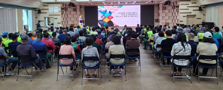[거창=뉴시스] 거창군 폭염대비 근로자 안전보건 교육 (사진=거창군 제공) 2025. 06. 24. photo@newsis.com *재판매 및 DB 금지