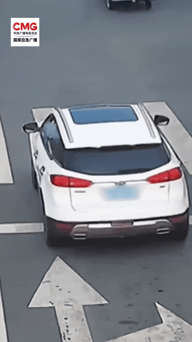 [서울=뉴시스]승용차 조수석에서 스마트폰이 폭발하며 차량 내부가 심하게 타는 사고가 발생했다.(사진=장성왕) *재판매 및 DB 금지 *재판매 및 DB 금지