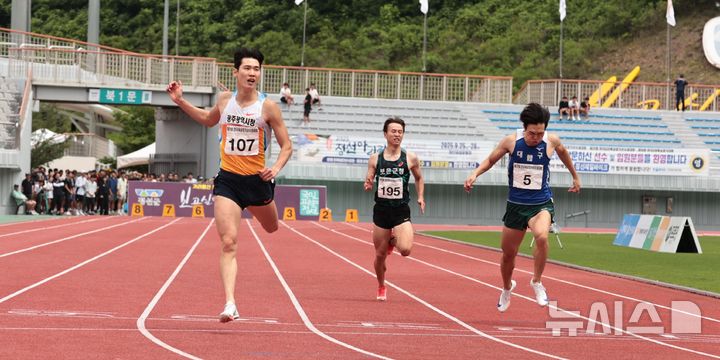 [서울=뉴시스]육상 남자 200m 우승한 고승환. (사진=대한육상연맹 제공)